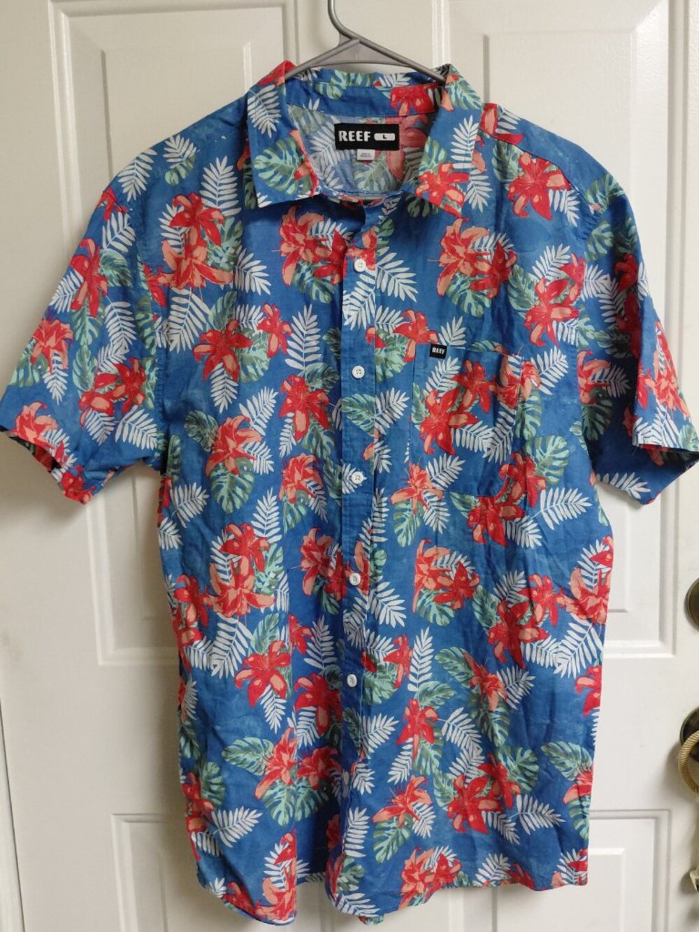 Men's Tropical REEF Brand Shirt Size Large New with Tags